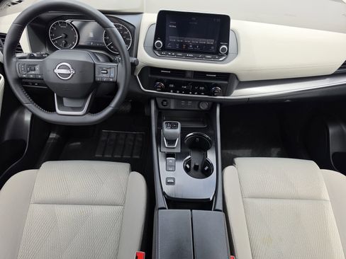 Used 2025 Nissan Rogue SV FWD image 9