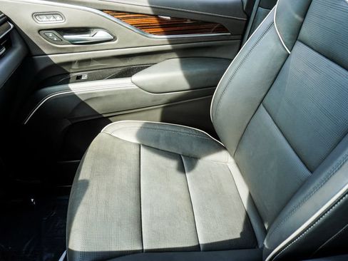 Used 2023 Cadillac Escalade Premium Luxury RWD image 26