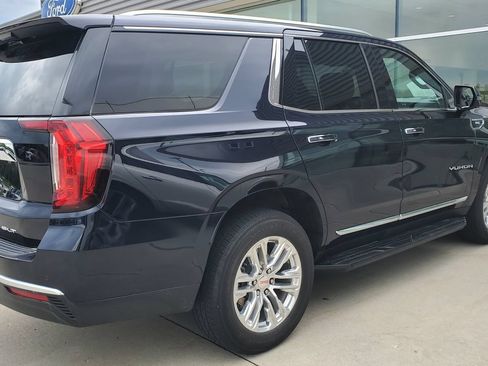 Used 2022 GMC Yukon SLT w/ SLT Luxury Package AWD/4WD image 3