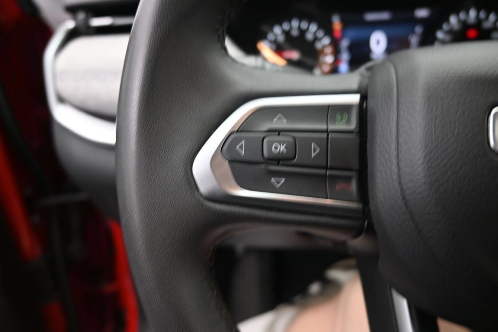 Used 2024 Jeep Compass Latitude AWD/4WD image 34