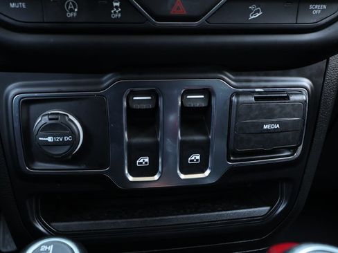 Used 2020 Jeep Wrangler Sport AWD/4WD image 19
