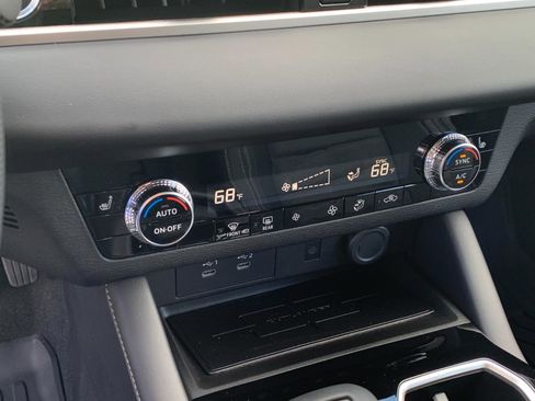 New 2025 Mitsubishi Outlander SE image 15