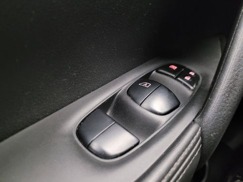 Used 2020 Nissan Rogue S FWD image 27
