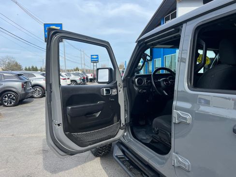 Used 2022 Jeep Wrangler Unlimited Sport image 15