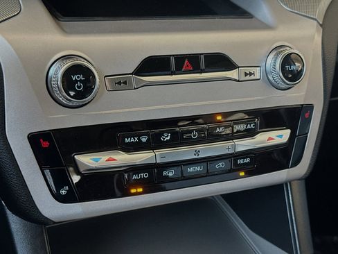 New 2024 Ford Explorer XLT w/ Equipment Group 202A image 20