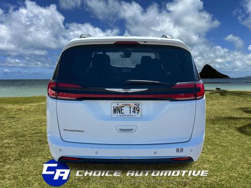 Used 2022 Chrysler Pacifica Touring-L FWD image 7