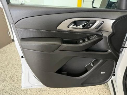 Used 2023 Chevrolet Traverse Premier AWD/4WD image 8