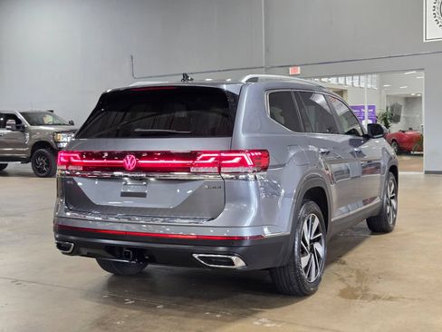 Used 2024 Volkswagen Atlas SEL AWD/4WD image 9