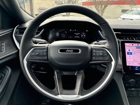 New 2025 Jeep Grand Cherokee Limited w/ Luxury Tech Group II image 15