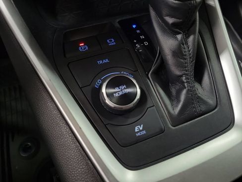 Used 2019 Toyota RAV4 XLE w/ Convenience Package AWD/4WD image 17