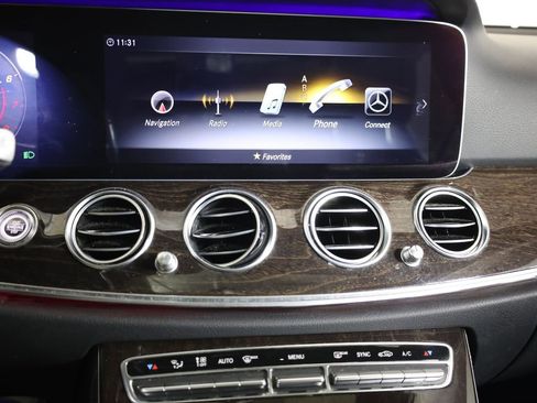 Used 2019 Mercedes-Benz E 300 4MATIC image 18