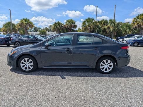 Used 2025 Toyota Corolla LE FWD image 6
