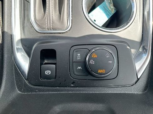 Used 2020 Chevrolet Traverse RS w/ LPO, 'HIT The Road' Package AWD/4WD image 39