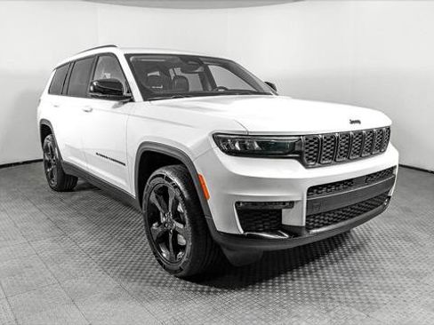 Used 2023 Jeep Grand Cherokee L Limited w/ Black Appearance Package RWD image 11