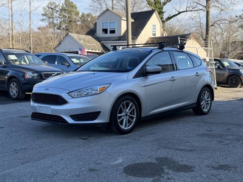 Used 2018 Ford Focus SE FWD image 3