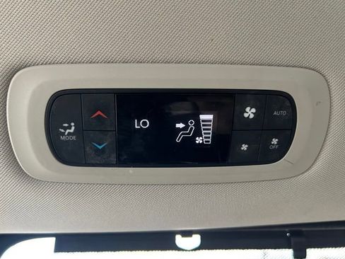 Used 2020 Chrysler Pacifica Touring-L Plus FWD image 23
