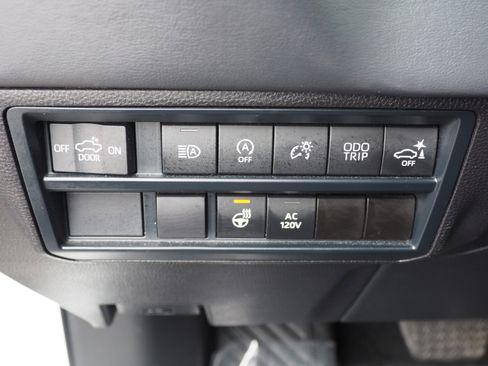 Used 2024 Toyota Tundra Platinum image 29