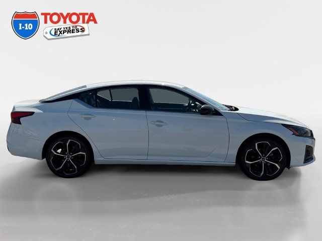 Used 2024 Nissan Altima 2.5 SR FWD image 6