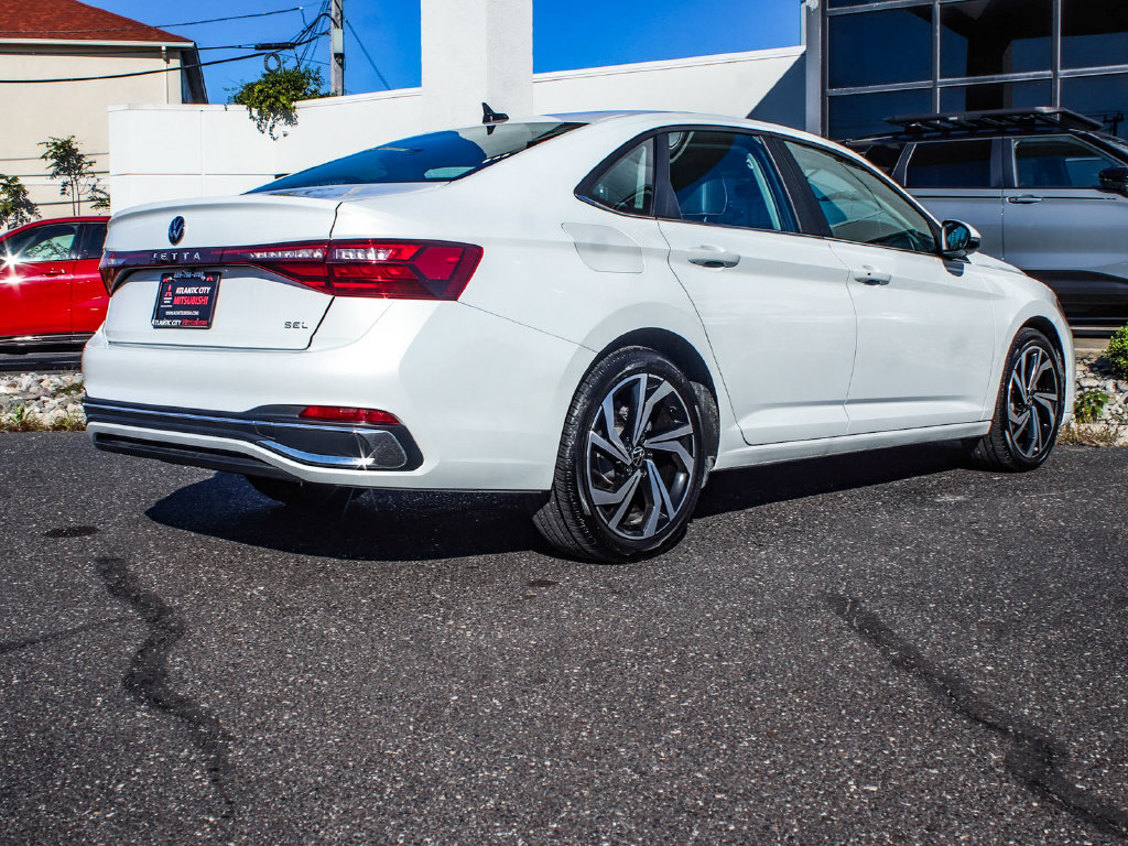 Used 2025 Volkswagen Jetta SEL FWD image 6