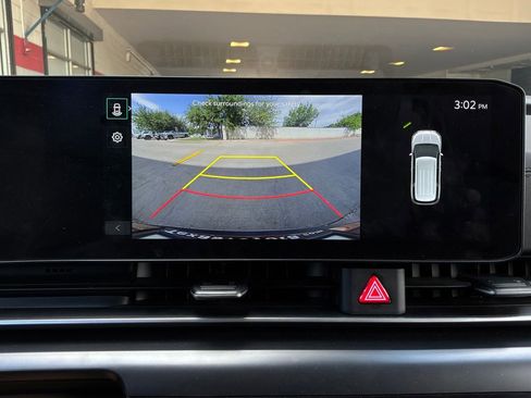 Used 2026 Kia Carnival FWD image 36
