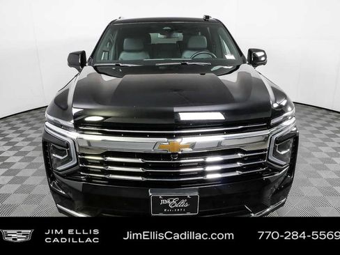Used 2025 Chevrolet Suburban LT image 25
