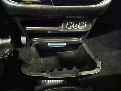 Used 2025 Chrysler Pacifica Select FWD image 29