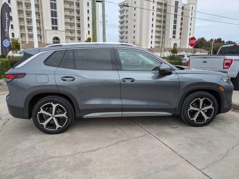 New 2026 Volkswagen Tiguan SE image 3