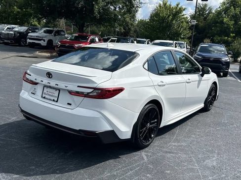 Used 2025 Toyota Camry SE w/ Convenience Package FWD image 4