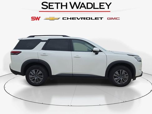 Used 2025 Nissan Pathfinder SV FWD image 8