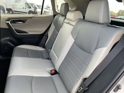 Used 2019 Toyota RAV4 Limited image 19