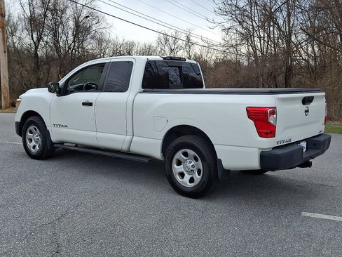 Used 2017 Nissan Titan S image 4