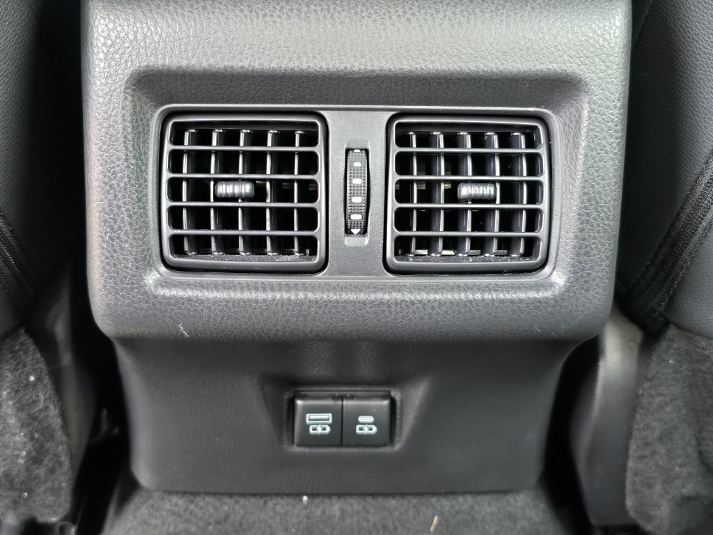 Used 2025 Toyota Camry SE FWD image 14