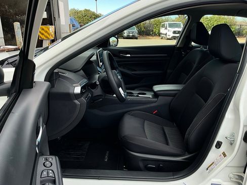 Used 2025 Nissan Altima 2.5 SV image 10