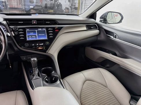 Used 2019 Toyota Camry SE FWD image 25