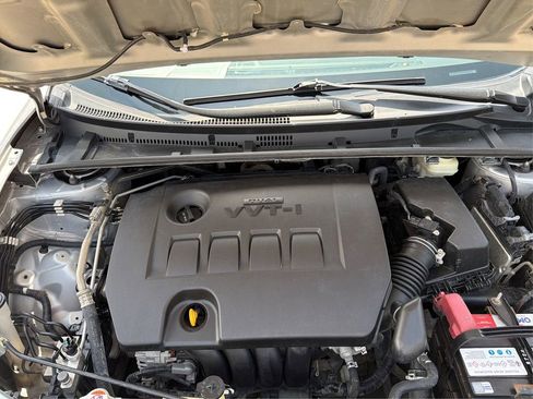 Used 2018 Toyota Corolla LE FWD image 12