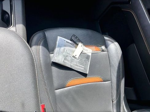 Used 2025 GMC Sierra 2500 AT4 image 35