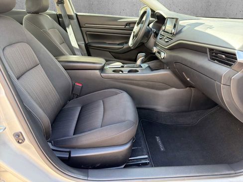 Used 2024 Nissan Altima 2.5 S FWD image 18