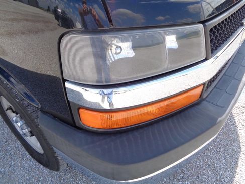 Used 2017 Chevrolet Express 3500 LT w/ LT Preferred Equipment Group RWD image 18