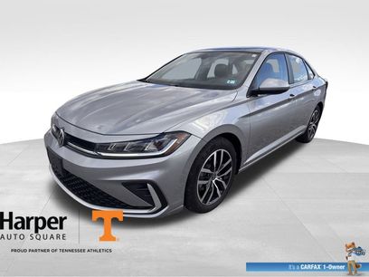 Used 2025 Volkswagen Jetta SE w/ Sunroof Package