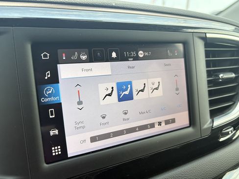 Used 2023 Chrysler Voyager LX FWD image 36