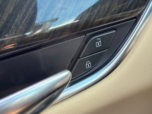 Used 2019 Cadillac XT5 FWD image 16