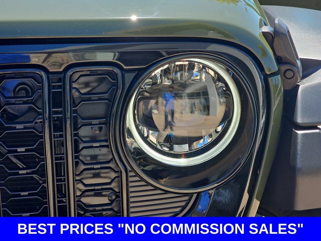 Used 2024 Jeep Wrangler Unlimited AWD/4WD image 32