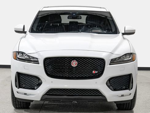 Used 2017 Jaguar F-PACE S image 3