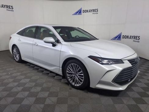 Used 2020 Toyota Avalon Limited w/ All Weather Liner Package FWD image 10