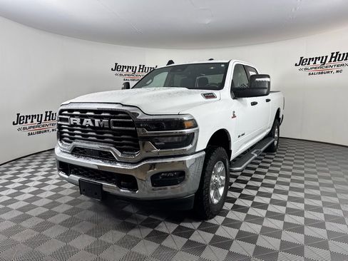 Used 2025 RAM 2500 Big Horn AWD/4WD image 1