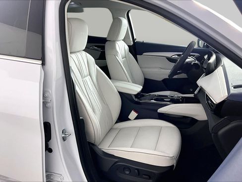 Used 2025 Buick Envision Avenir AWD/4WD image 9