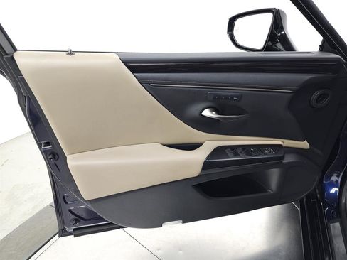 Certified 2021 Lexus ES 250 w/ Premium Package image 12