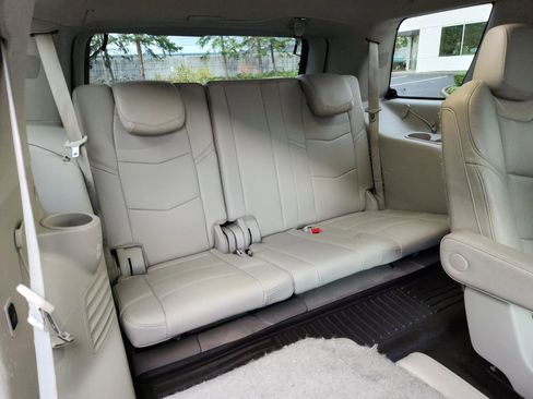 Used 2015 Cadillac Escalade Premium image 22