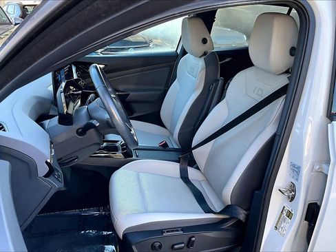 Used 2022 Volkswagen ID.4 Pro S image 8