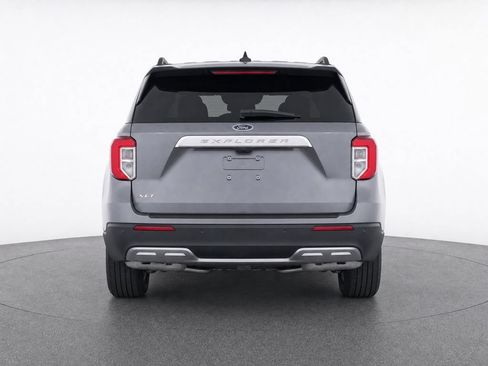 Used 2021 Ford Explorer XLT w/ Equipment Group 202A RWD image 4